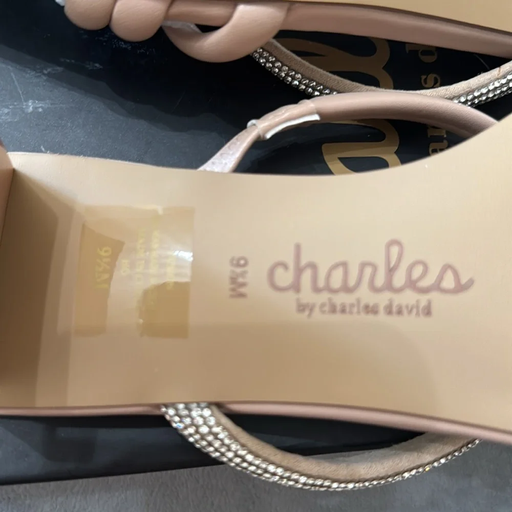 NWT Charles‎ By David Women's 9 1/2M Fusion Slip On Rhinestone Beige Kitten Heel